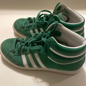 Adidas Americana high tops in Kelly Green - needs cleaning. M 7.5- L 9 or 9.5